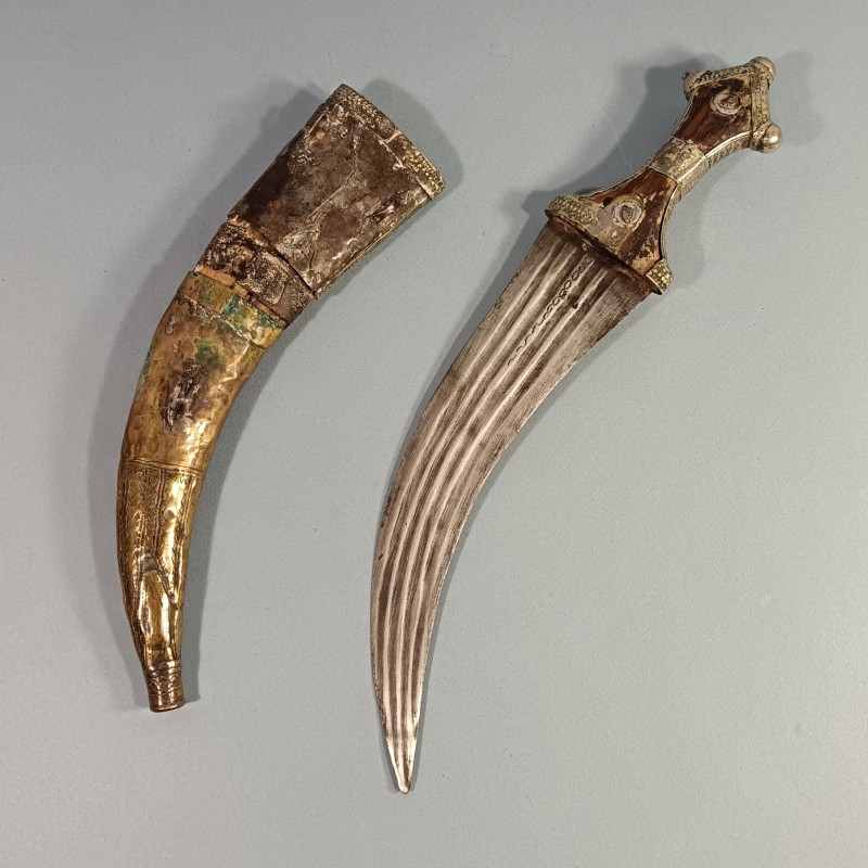 POIGNARD WAHABITE PENINSULE ARABIQUE ET AFRIQUE DE L'EST SABIKI WAHHABITE JAMBYIA DHARIA ENSEMBLE DE 2 POIGNARDS EN ARGENT